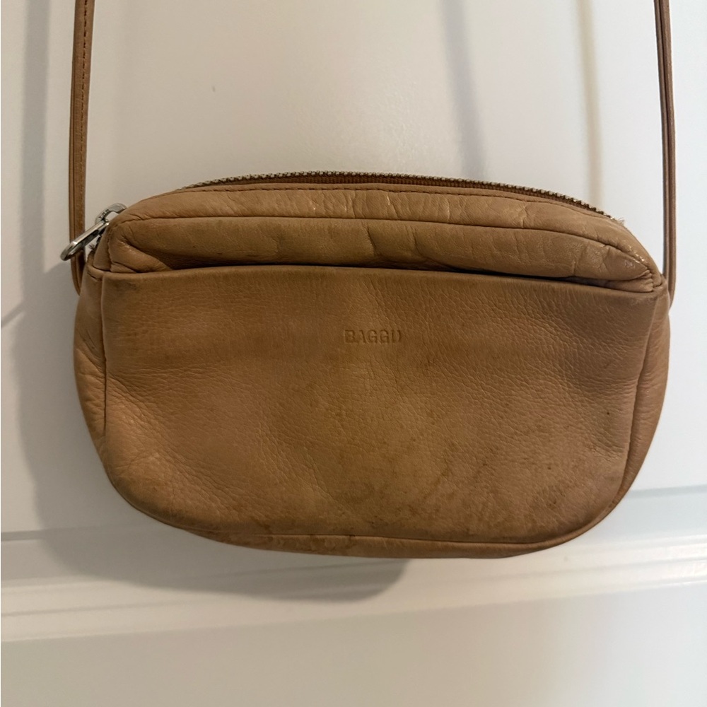 BAGGU tan leather crossbody bag